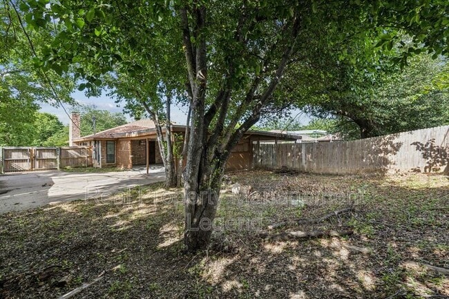Building Photo - 8236 El Retiro Rd
