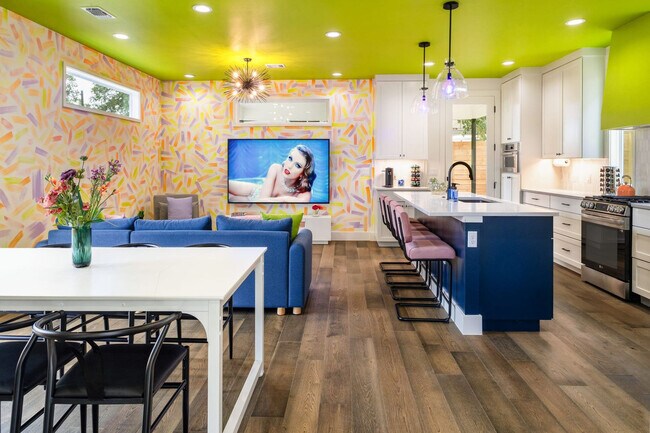 Building Photo - 2415 E 10th St