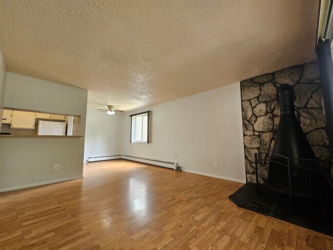 Building Photo - Serene 2 Bedroom 1 1/2 Bath Aurora Townhom...