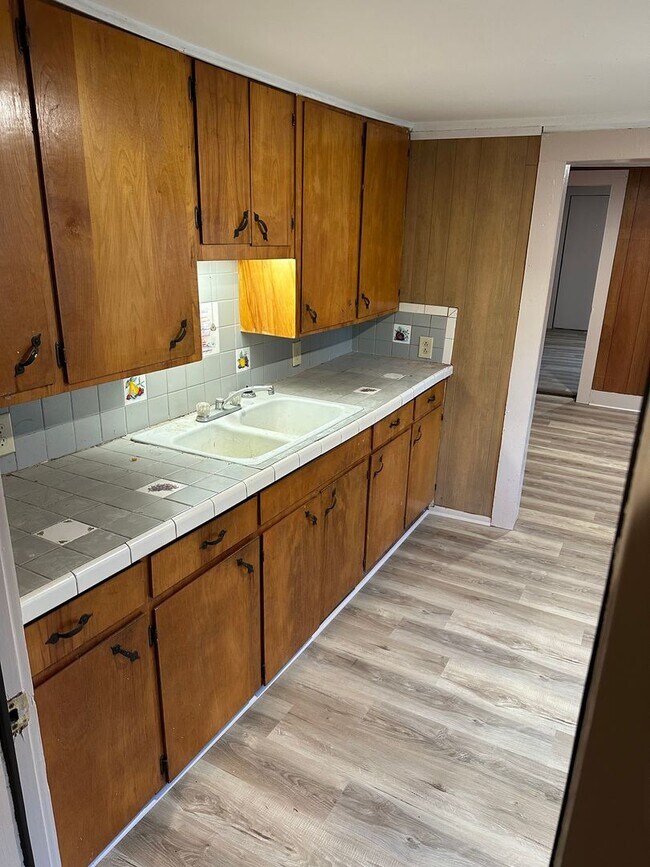 Building Photo - Available Now! Spacious 2 Bedroom, 1 Bathroom with Bonus Room & Huge Backyard