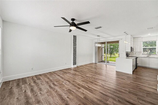 Building Photo - 12268 Country White Cir