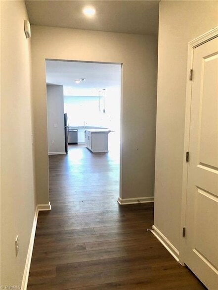 Building Photo - 825 Falls Grove Trl