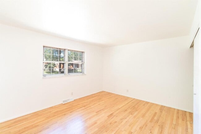 Building Photo - 9724 Brookmere Dr