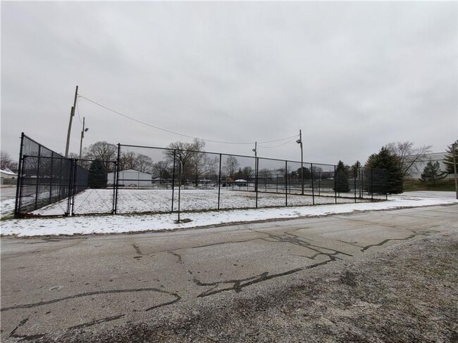 Building Photo - 421 Colescott St