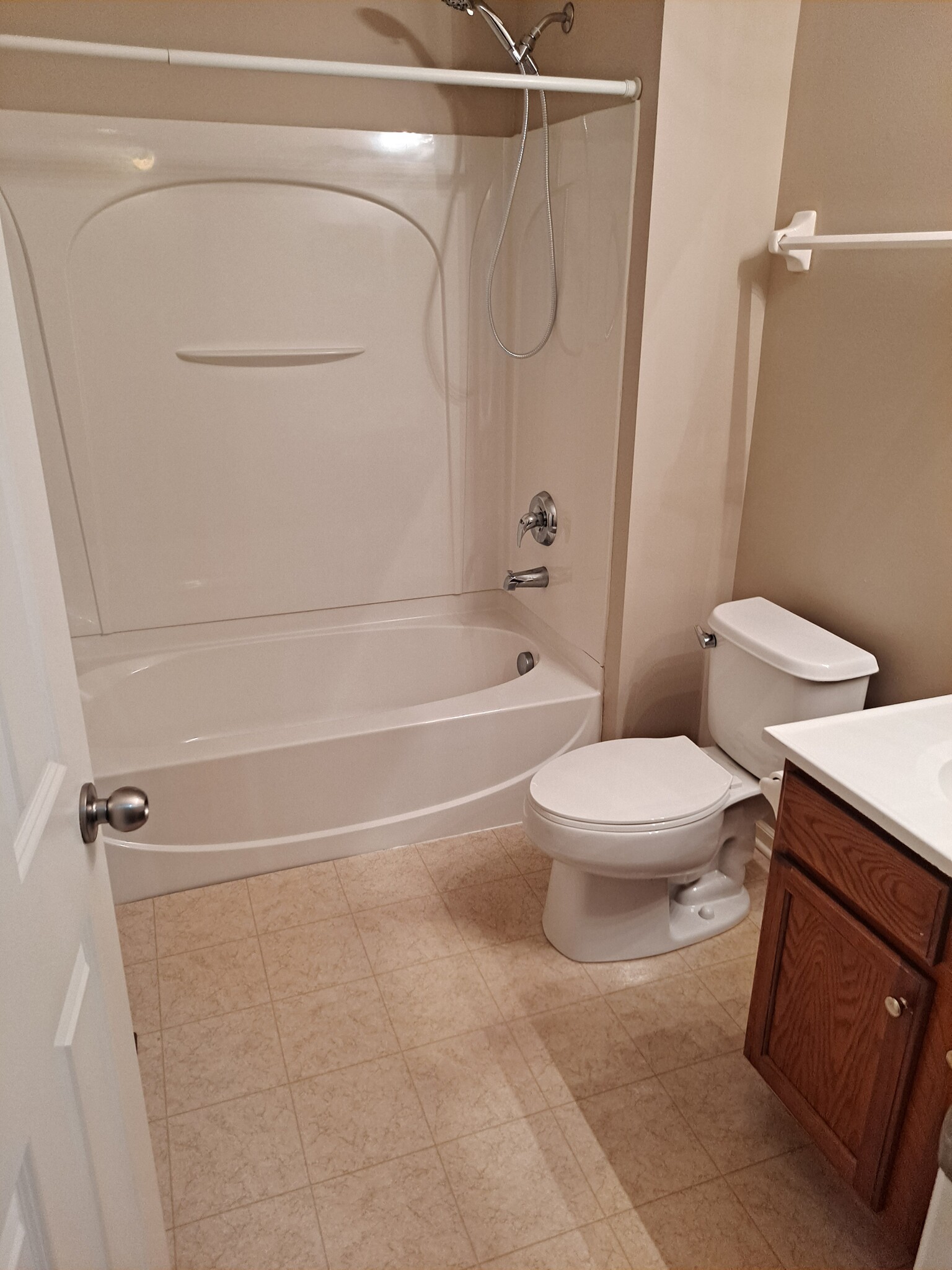 2nd Floor Bath - 1218 Green Dr