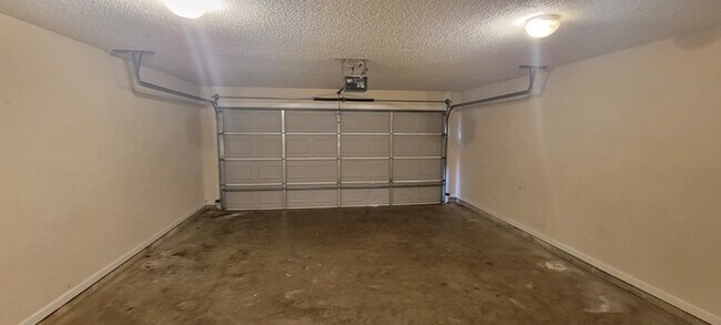 Building Photo - COMING SOON: Renovated 3BR 2BA Home w/ 2-Car Garage • Open-Concept Kitchen in Griffin