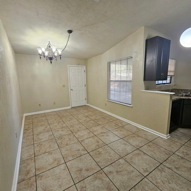 Building Photo - 261 Starmount Dr