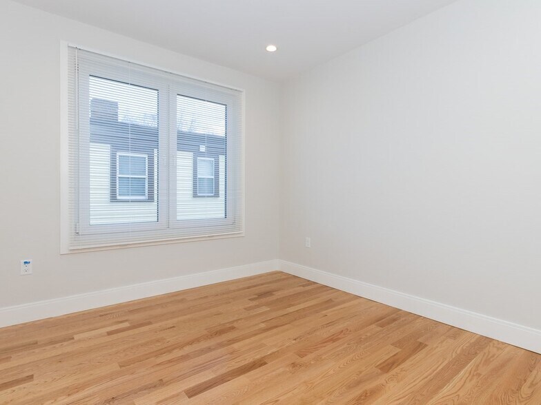 Building Photo - 5 Tovar St
