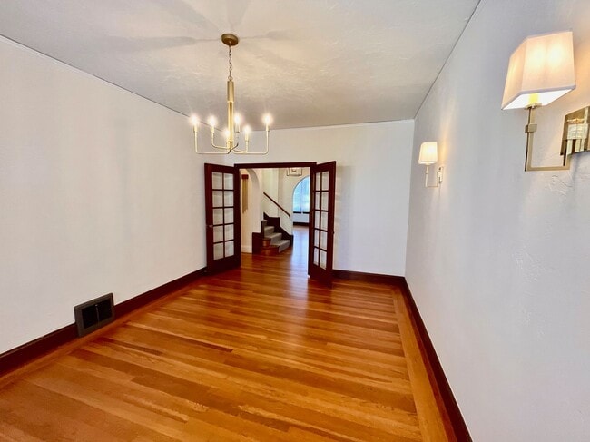 Building Photo - New On Market! Gorgeous Marina Home