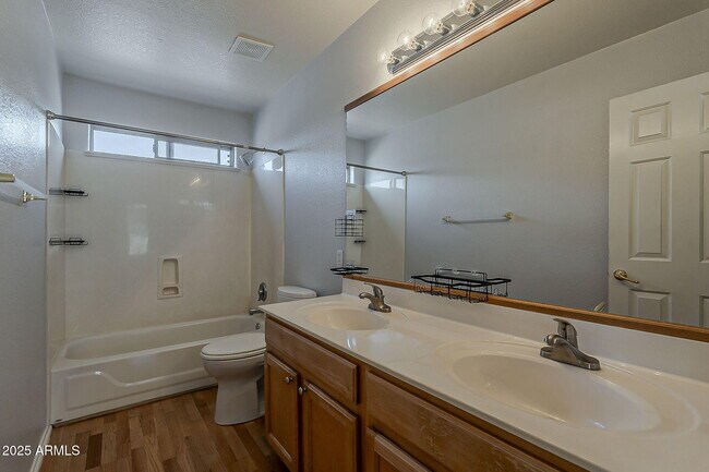 Building Photo - 927 W Azalea Pl
