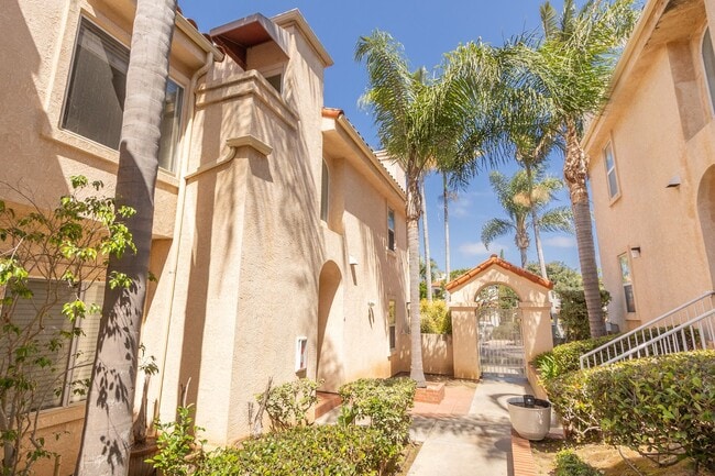 Building Photo - Modern Coastal 3 Bed/3 Bath Townhome w/ Rooftop Deck w/ Bay & Ocean Views in North Pacific Beach!