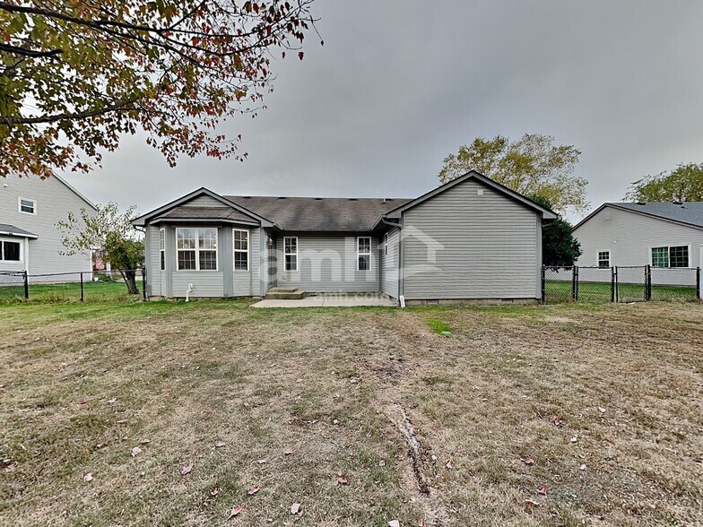 Building Photo - 464 E Quail Wood Ln