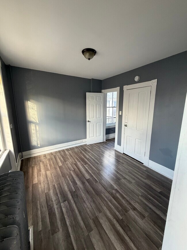 Building Photo - Woodward Apts