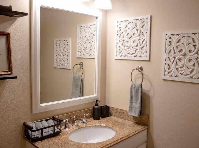 Building Photo - 14898 Dutchmans Dr