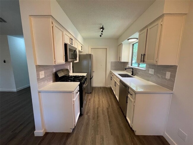 Building Photo - 4805 Bergfield Dr
