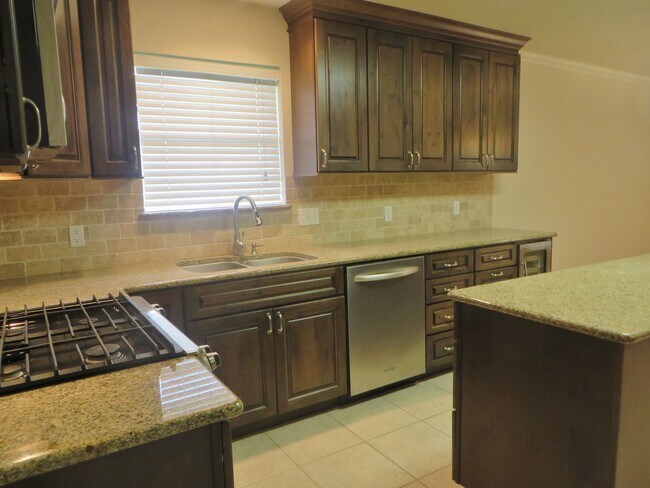 Building Photo - 117 Pecos Ct