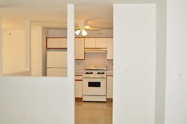 Building Photo - 5S530 Paxton Dr