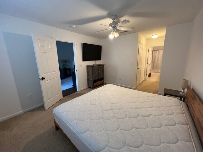 Building Photo - 3 Bedroom 2.5 Bath Townhome in Beresford Commons