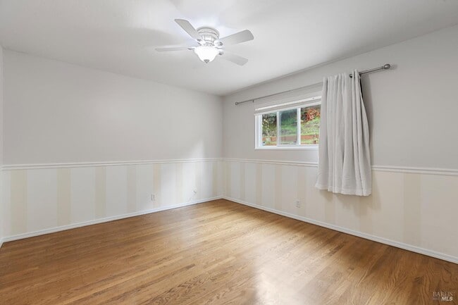 Building Photo - 700 Tamarack Dr