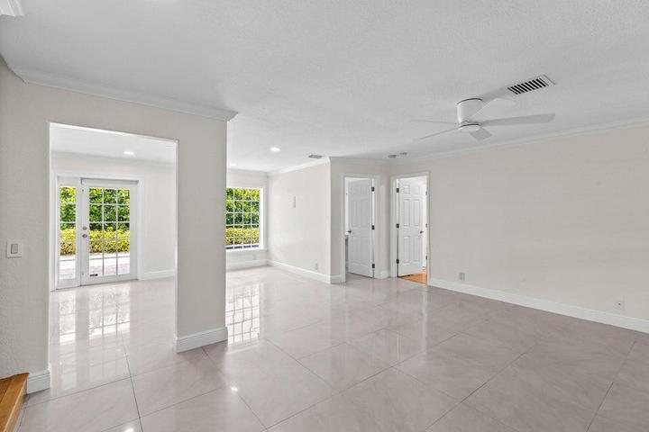 Building Photo - 4610 Pinetree Dr