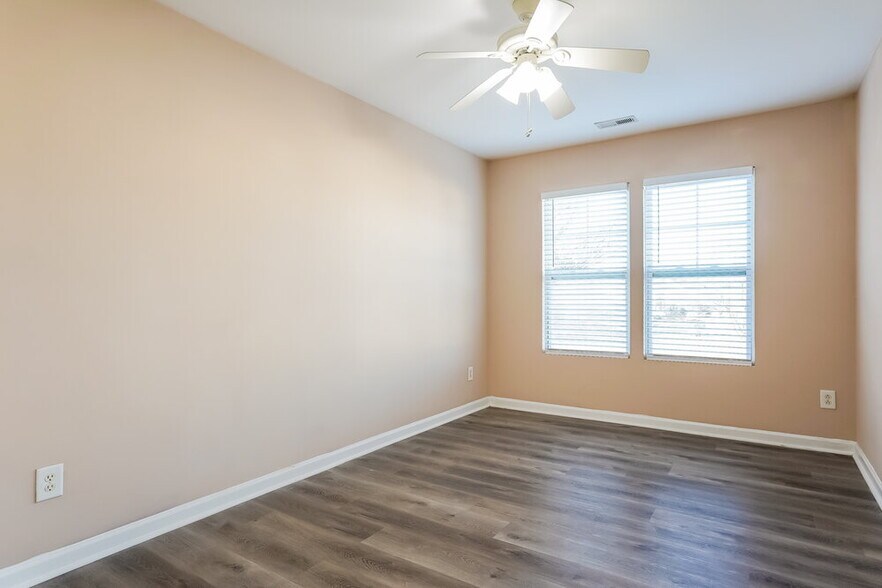 Building Photo - 4315 Offshore Dr