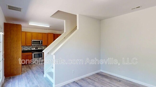 Building Photo - 33 Mallard Run Dr