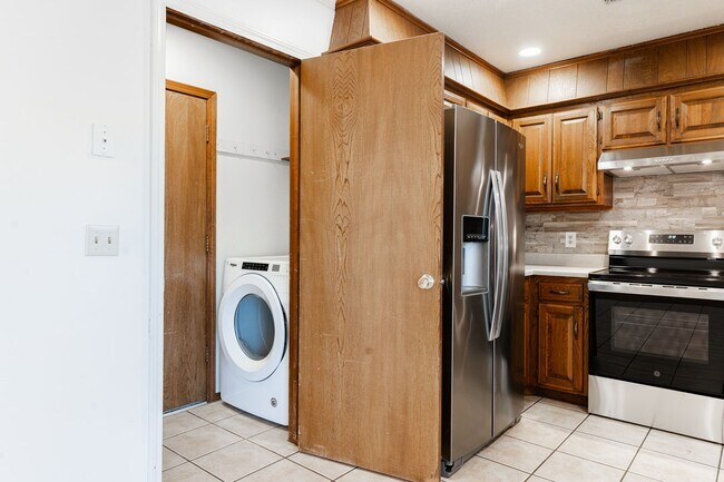 Building Photo - Beautifully updated 3-bedroom, 2-bathroom home