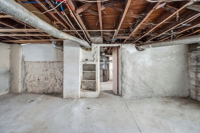 Building Photo - 413 Lockwood Ave