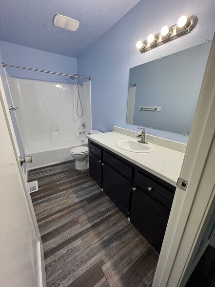 Building Photo - 191 47th Ave SE