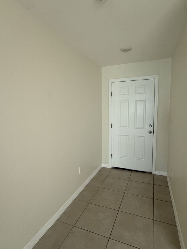 Building Photo - 1108 NE 36th Ln