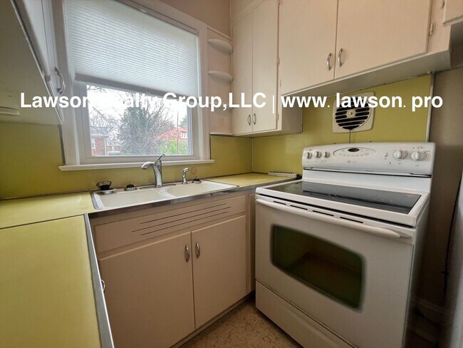 Building Photo - 1733 Maiden Ln SW