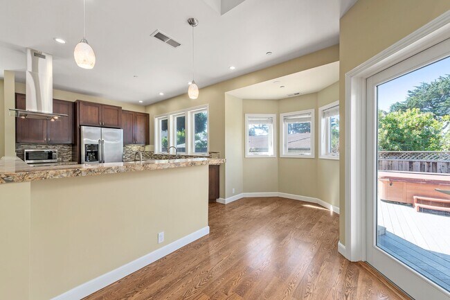 Breakfast Nook - 430 3rd Ave