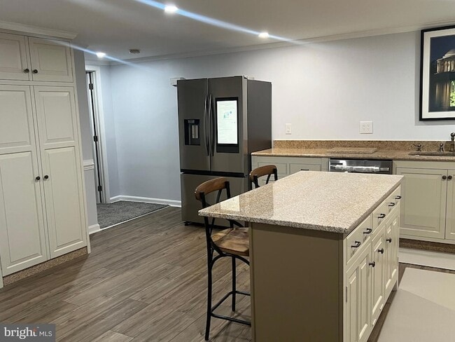 Building Photo - 216 Stern Cove