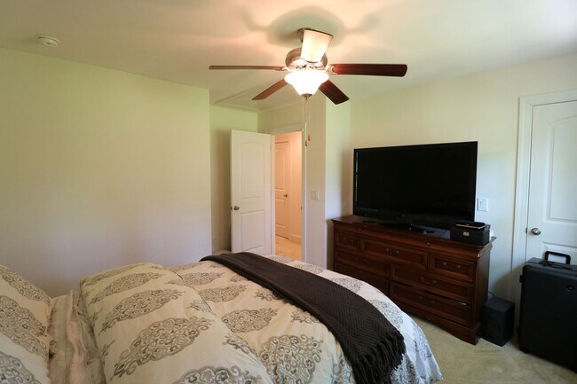 Building Photo - 860 Silver Leaf Dr