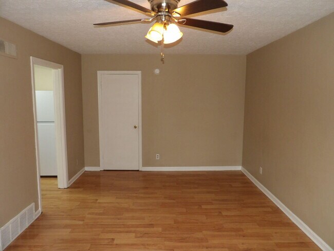 Building Photo - 720 Woodland Ave