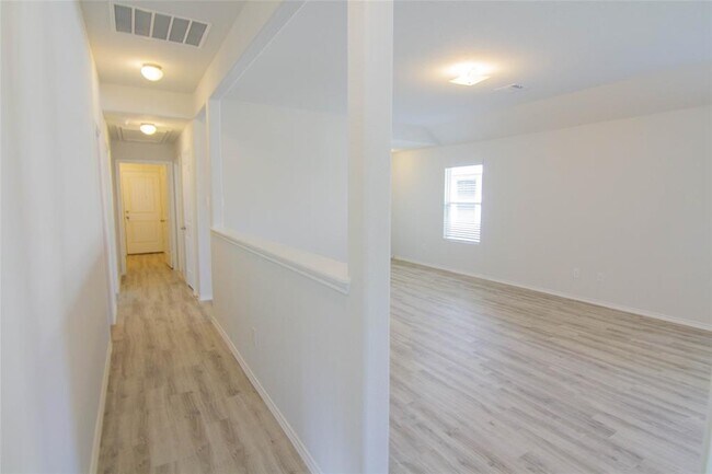 Building Photo - 412 Brushback Dr