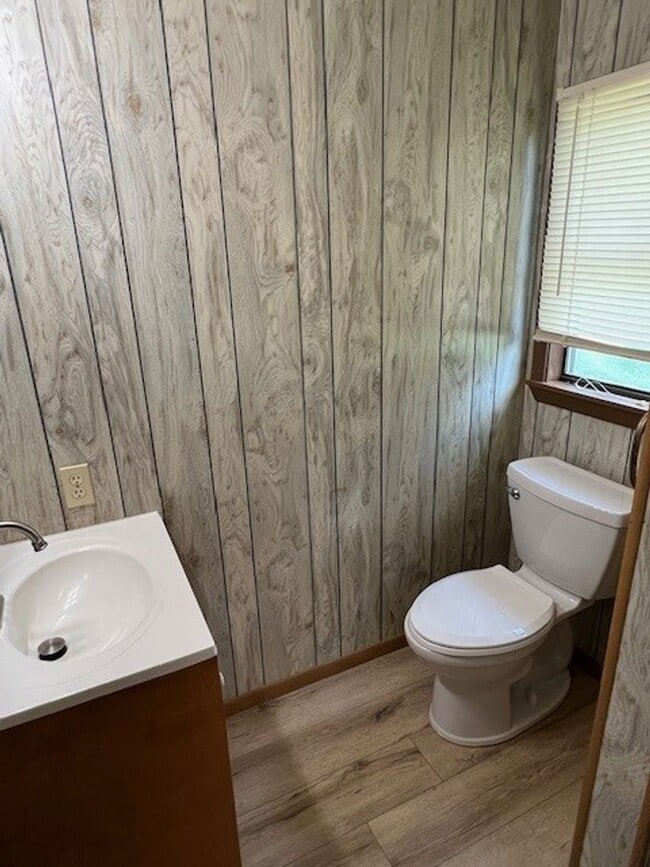 Building Photo - Adorable 2B/2B Home Available