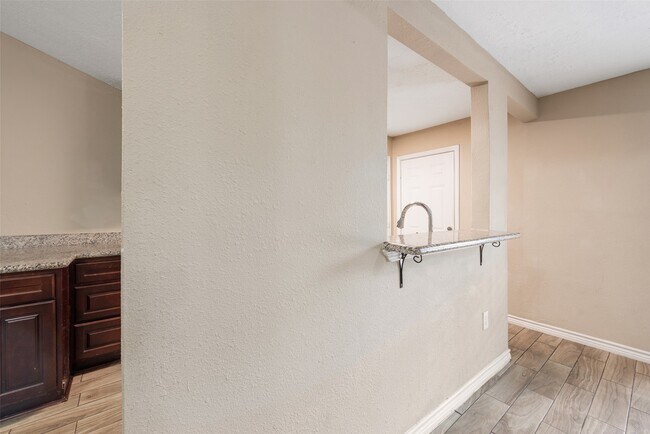 Building Photo - 7422 Oriole St