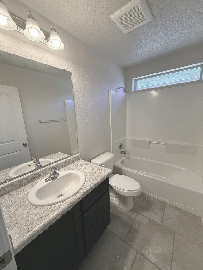 Building Photo - 8936 Mission Ridge Dr