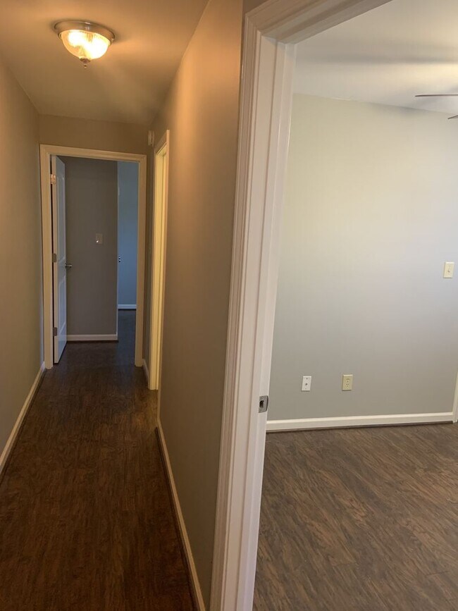 Building Photo - Beautiful updated 2 bedroom and 1 bathroom in Old Southwest Roanoke