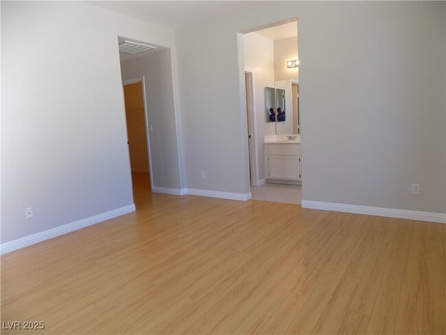 Building Photo - 5536 Spruce Hill Ct