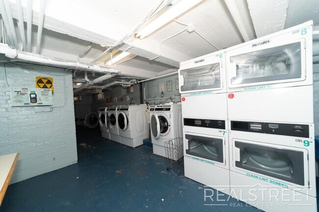 Building Photo - 4 bed | 3 Full Bath In Prime Brooklyn Heights