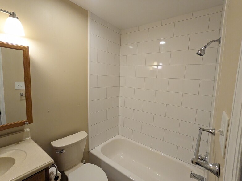 Building Photo - 19 Ashinghurst Rd