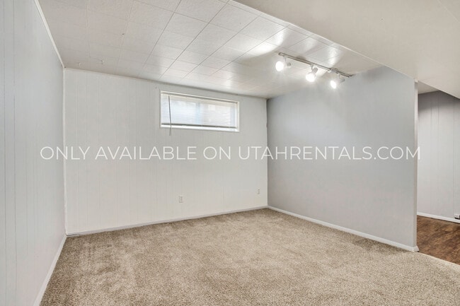 Building Photo - 1671 E 7080 S