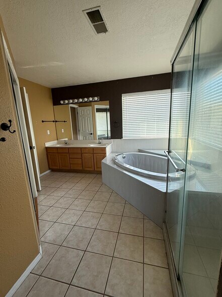 master bathroom - 6301 Puma Pl NE