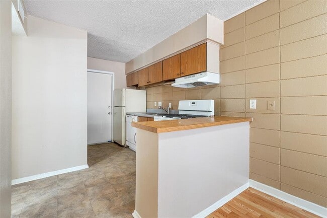 Building Photo - 311 E 31st St