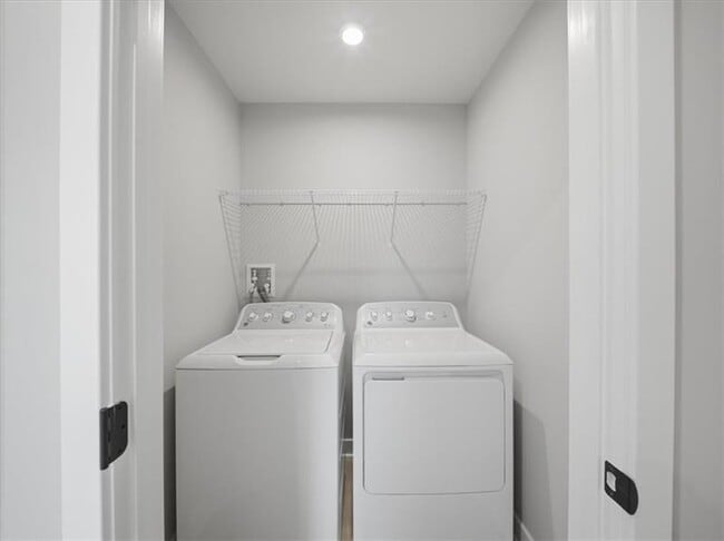 Building Photo - 201 Yellowwood Ct