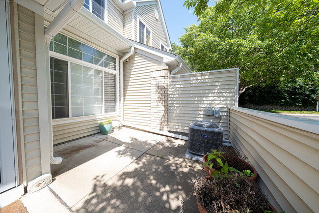 Building Photo - 15345 Greenhaven Ln