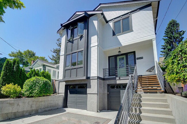 Building Photo - 5bd/3.5ba Seattle Home