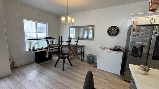 Building Photo - 7261 N Silver Spring Way